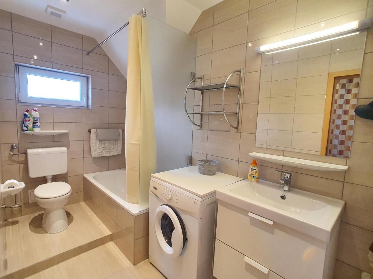 Krisztián Apartmanház Vonyarcvashegy Exterior foto