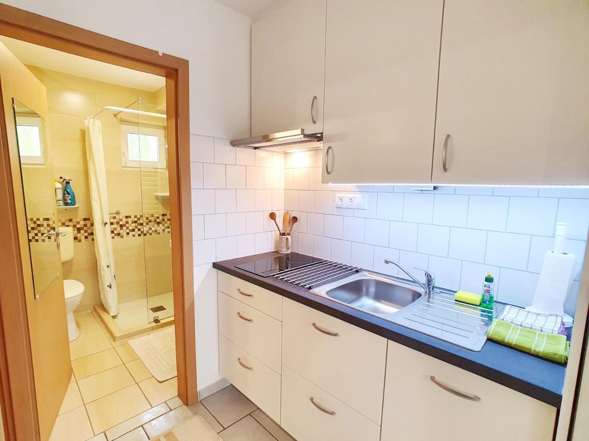 Krisztián Apartmanház Vonyarcvashegy Exterior foto