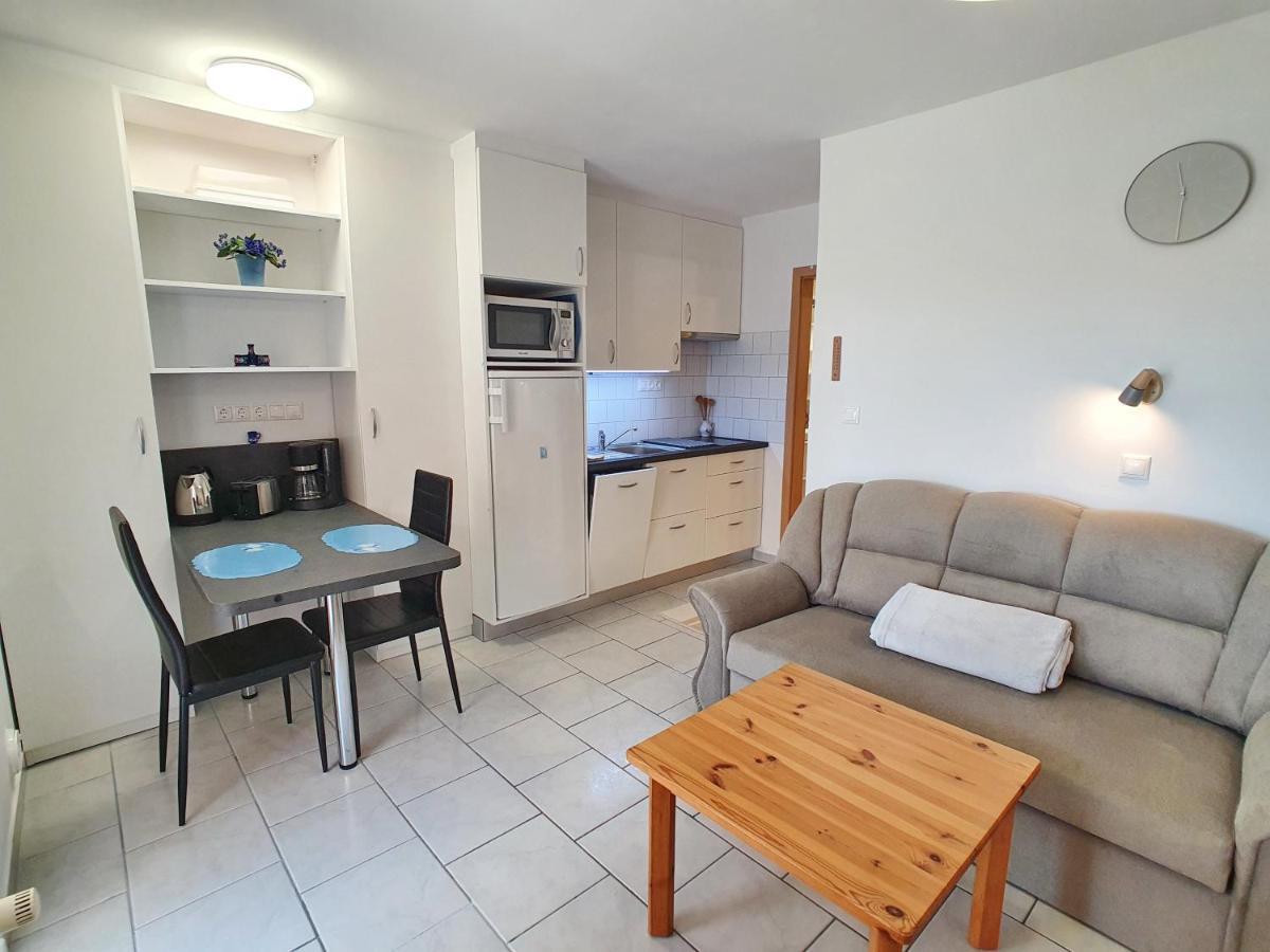 Krisztián Apartmanház Vonyarcvashegy Exterior foto