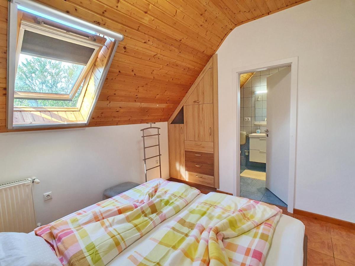Krisztián Apartmanház Vonyarcvashegy Exterior foto