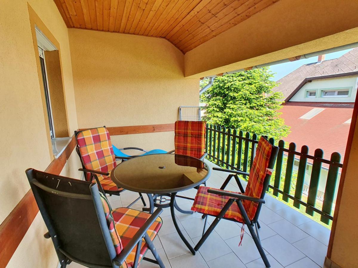 Krisztián Apartmanház Vonyarcvashegy Exterior foto