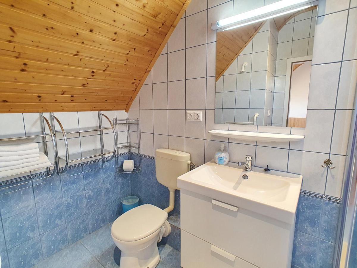 Krisztián Apartmanház Vonyarcvashegy Exterior foto